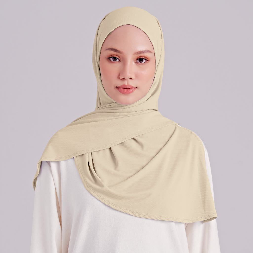 Najwaa Sport Shawl in Dribble main image 1