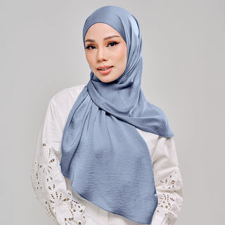 Niya Satin in Bahama