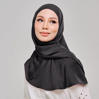 Niya Satin in Black - Instants - TudungPeople