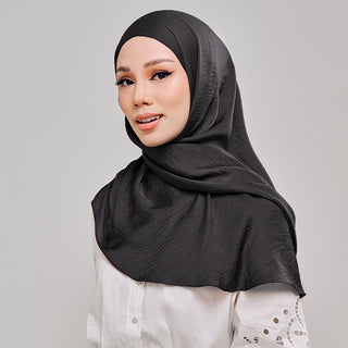 Niya Satin in Black - Instants - TudungPeople