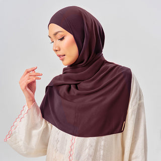 Niya Chiffon 2.0 instant tudung in rich chocolate color, made by TudungPeople, displayed flat in the product image.