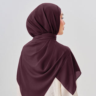 Niya Chiffon 2.0 instant in chocolate flavor, TudungPeople brand, showing the packaging with the product label and chocolate-colored design.