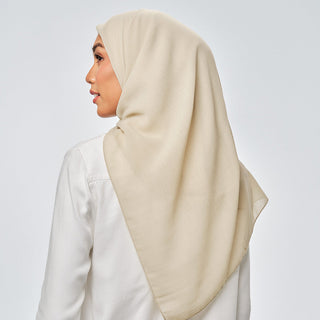 TudungPeople Suri in Kiwi signature hijab with vibrant green color, soft fabric, and stylish design, displayed on a mannequin.