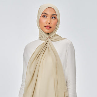TudungPeople Suri in Kiwi signature hijab, vibrant green fabric with elegant drape, displayed in the image.