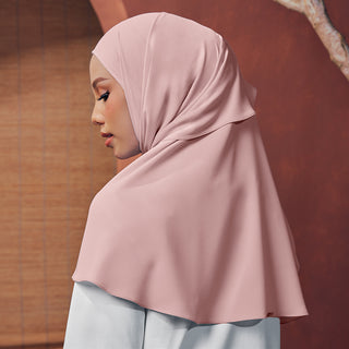 Niya Chiffon in Melanie