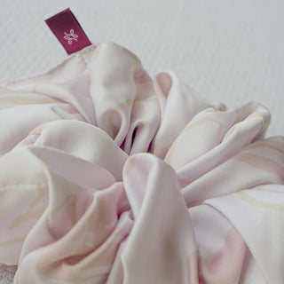Minimalist Floral - Peach Scrunchie