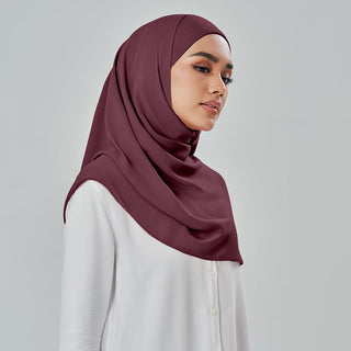 Niya Chiffon 2.0 instant hijab in Sangria by TudungPeople, showcasing lightweight chiffon fabric in vibrant Sangria color.