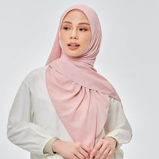 Nluxe in Too Shy