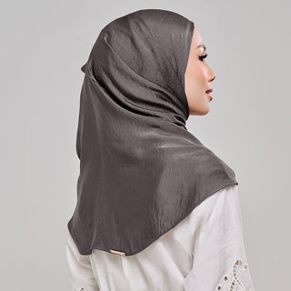 Niya Satin in Pablo
