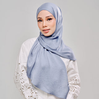 Niya Satin 2.0 in Rainfall