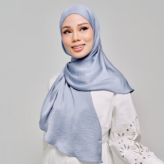 Niya Satin 2.0 in Rainfall