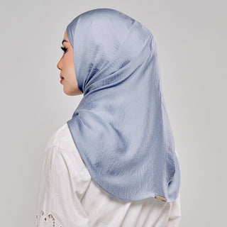 Niya Satin 2.0 in Rainfall