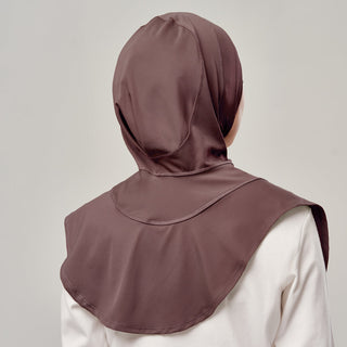Najwa Sport Wave TudungPeople in Ash Brown, active hijab with wave design, made for comfortable, stylish coverage during sports activities.