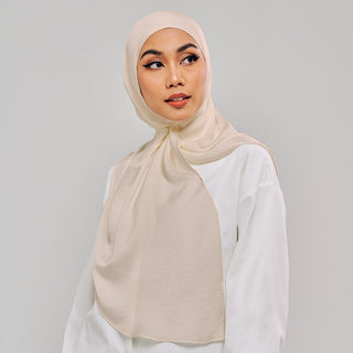 Niya Satin in Melon