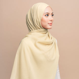 Suri in Golden Flax