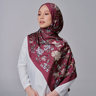 LE CHINOISERIE IN MAROON