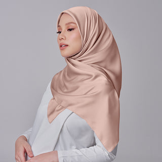 MAYSAA LUXE (SQUARE) IN ALMOND