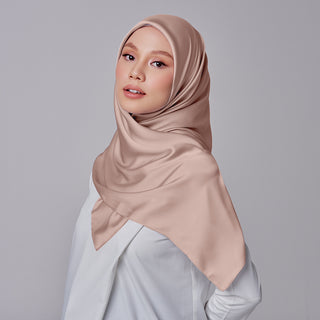 MAYSAA LUXE (SQUARE) IN ALMOND